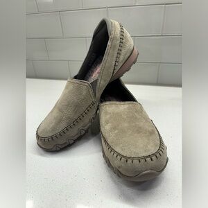 Skechers Memory foam Gray/Green Suede slip-on womens size 9 shoes Foam Air Cool